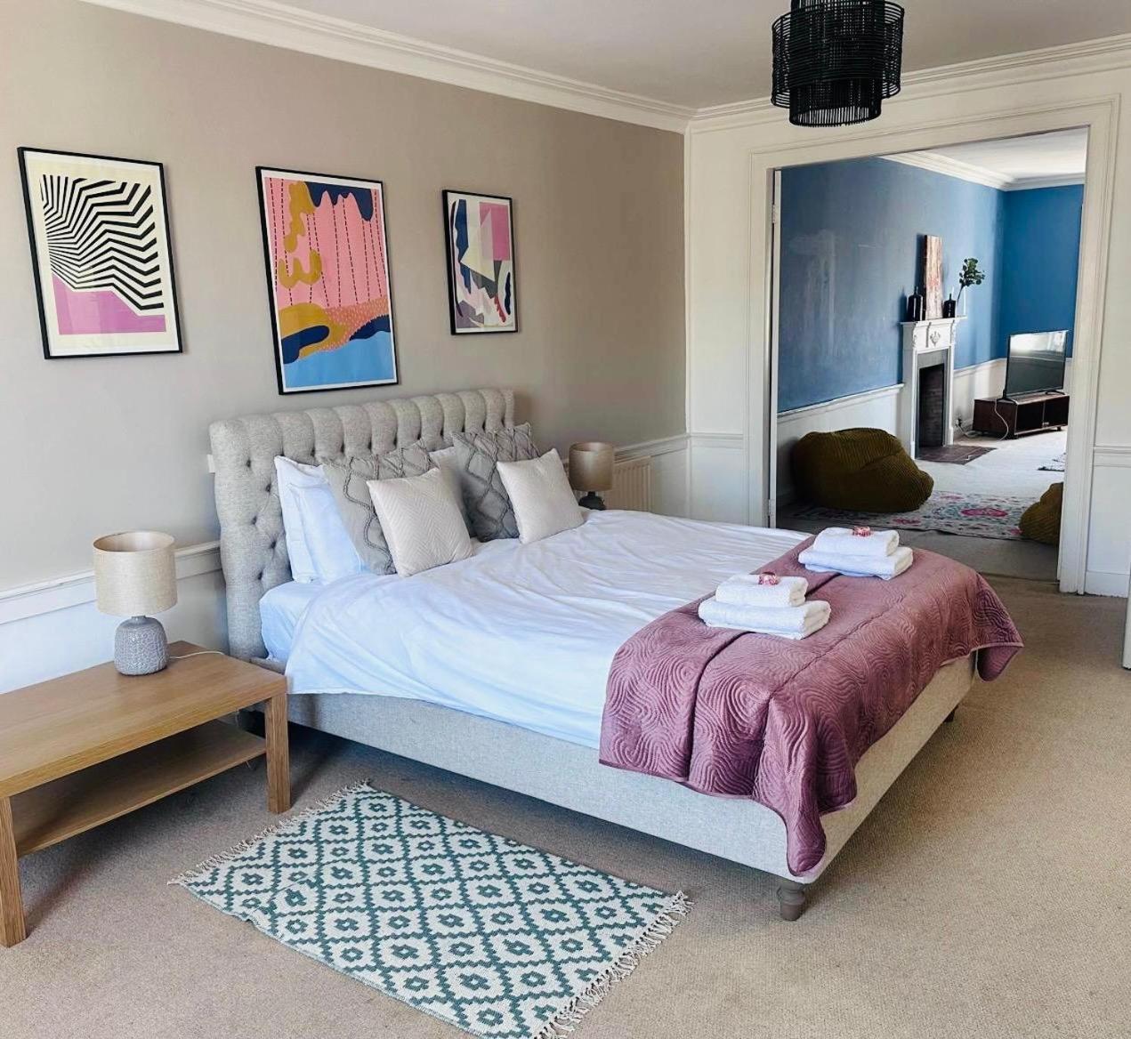 Super Spacious 4 Bed, Sleeps 6 Edinburgh